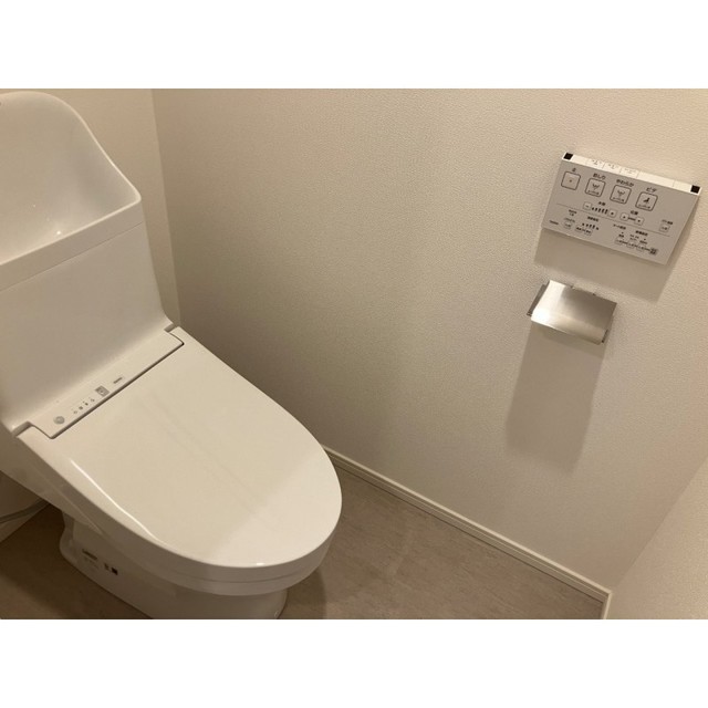 トイレ　※写真は同タイプ住戸です。