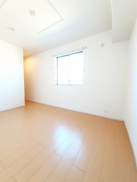 その他部屋・スペース　風通しも良い寝室です☆