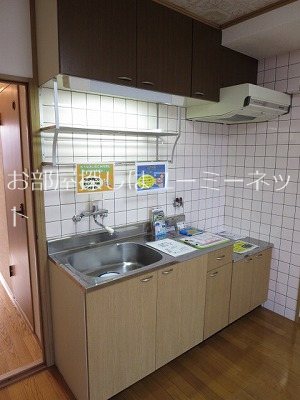 キッチン　※503号室の画像。現況と相違がある場合は、現況優先。