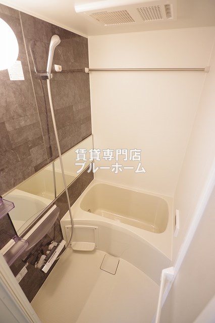 バス・シャワールーム　浴室乾燥機・追い炊き機能付きのお風呂です！
