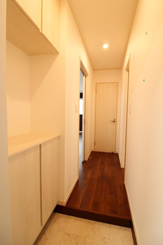 玄関　※別部屋参考写真