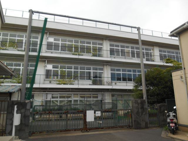 中学校　小金井市立緑中学校（中学校）まで894m