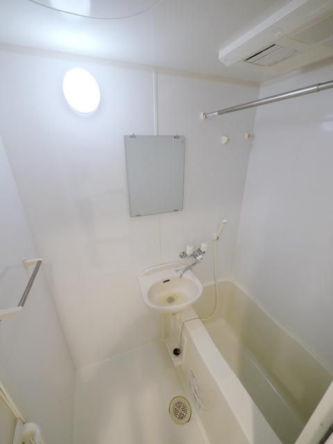 バス・シャワールーム　別のお部屋の写真です