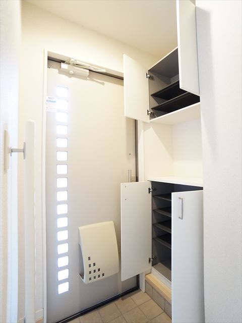 玄関　ダブルディンプルキー、シューズボックス付