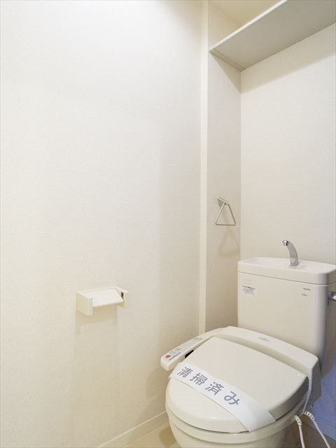 トイレ　温水洗浄便座、棚付