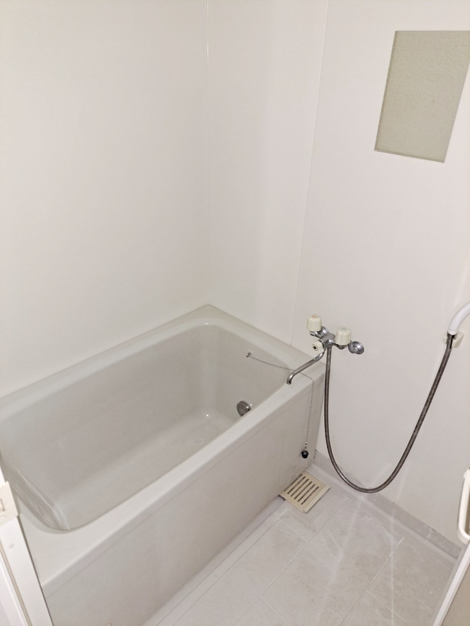 バス・シャワールーム　バスルーム　別部屋の写真になります