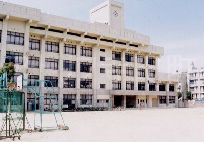 【大阪市天王寺区北山町のマンションの小学校】