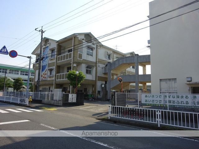 延岡市立小学校緑ケ丘小学校（小学校）まで542m