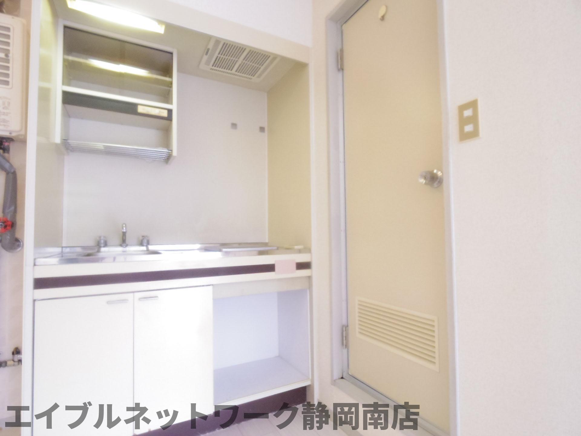 キッチン　電気コンロ付き！