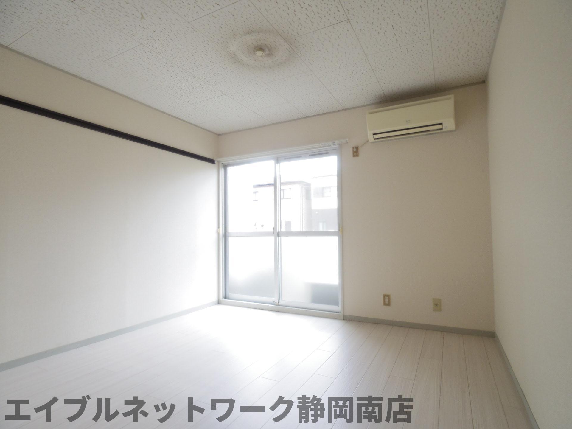 居室・リビング　南向き！陽当り良好♪