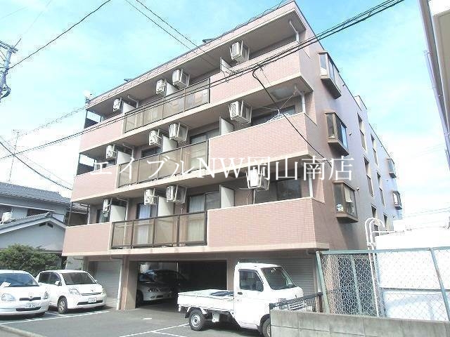 岡山市南区福富西のマンションの建物外観