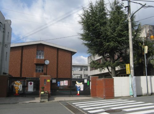 小学校　五條市立五條小学校（小学校）まで1367m