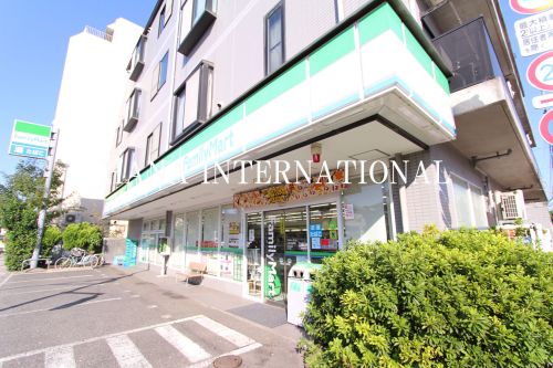 コンビニ　ファミリーマート小金井桜町店（コンビニ）まで755m
