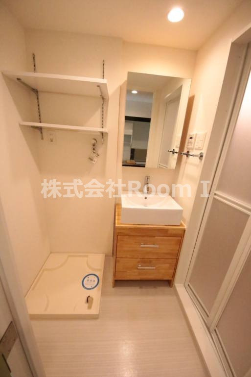 洗面設備　洗濯機置き場です