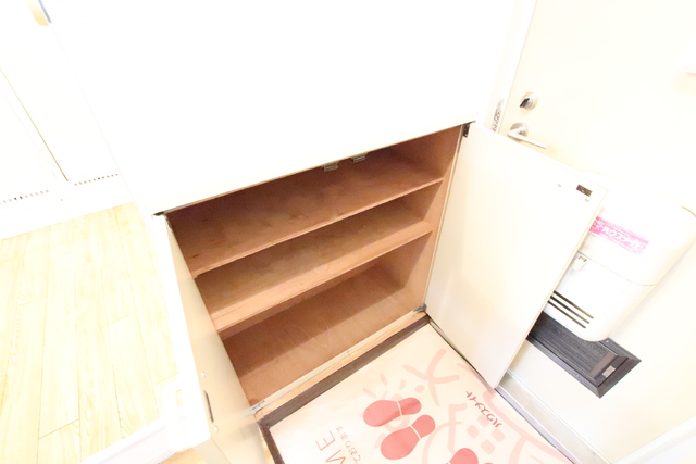 玄関　シューズボックスあります♪