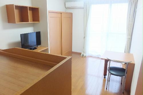 居室・リビング　大型家電設置済みのお部屋です。