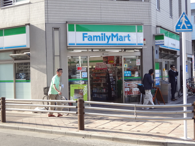 コンビニ　ファミリーマート世田谷若林一丁目店（コンビニ）まで169m