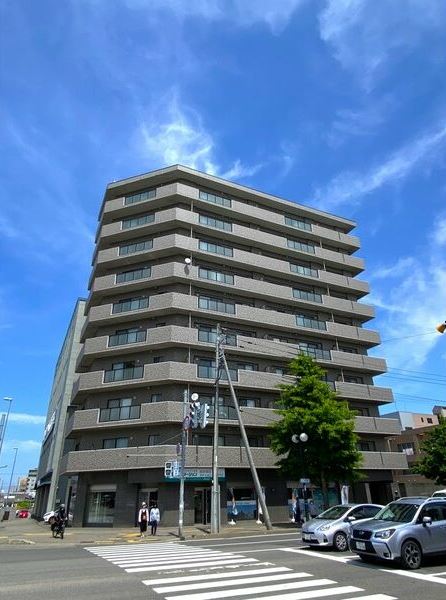 札幌市中央区北三条東のマンションの建物外観