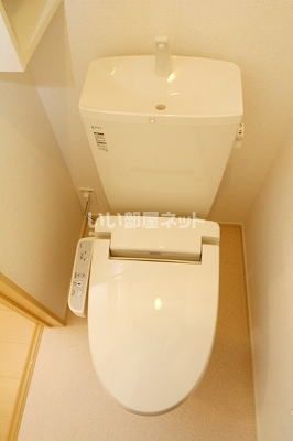 【メゾン・ジェルメIIIのトイレ】