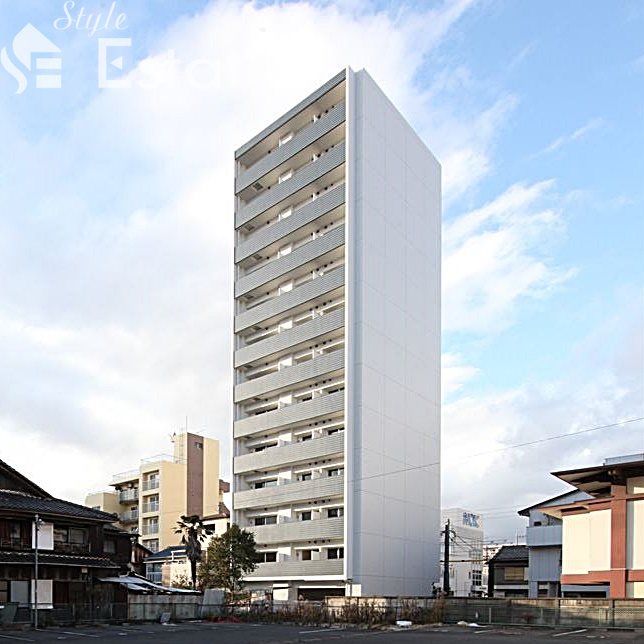 名古屋市中川区尾頭橋のマンションの建物外観