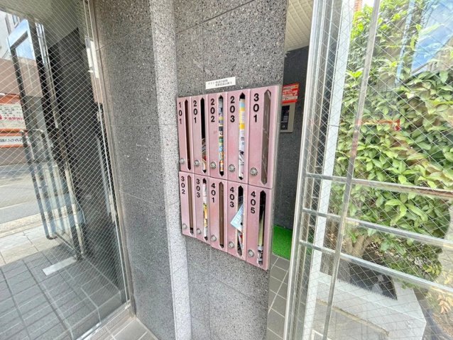 【大阪市東住吉区鷹合のマンションのロビー】