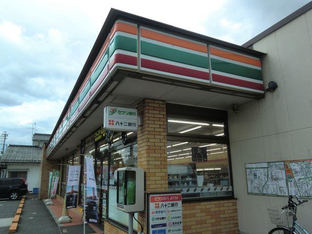 コンビニ　セブンイレブン（コンビニ）まで800m
