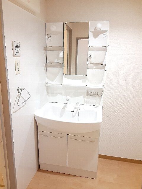 【横浜市青葉区千草台のマンションの洗面設備】