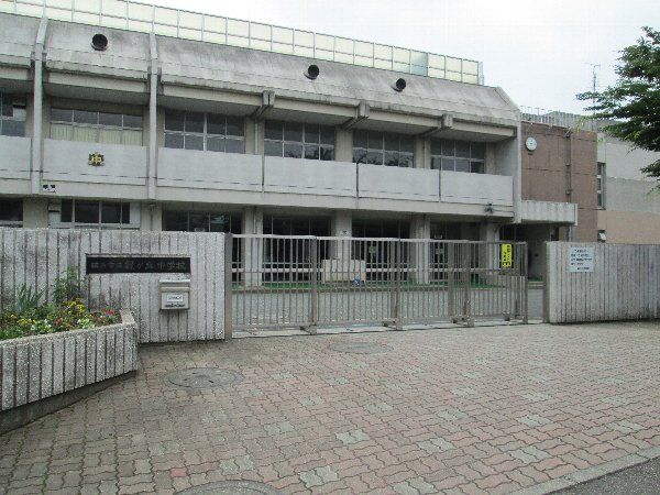 【横浜市青葉区千草台のマンションの中学校】