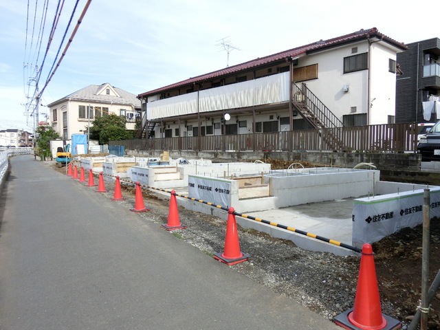 久地２丁目新築テラスハウスの建物外観