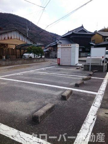 【坂出市谷町のアパートの駐車場】