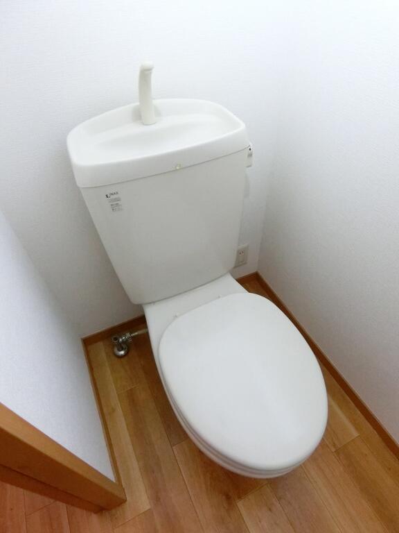東急東横線 新丸子駅 徒歩10分 2階建 築20年のトイレ写真