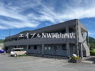 岡山市北区御津野々口のアパートの建物外観