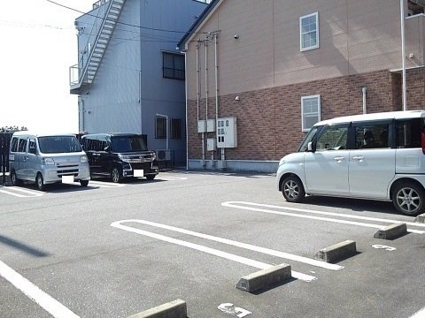 【富山市水橋町のアパートの駐車場】