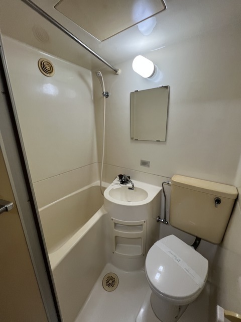 バス・シャワールーム　清潔感のある浴室で、１日の疲れを癒しリラックスできます。