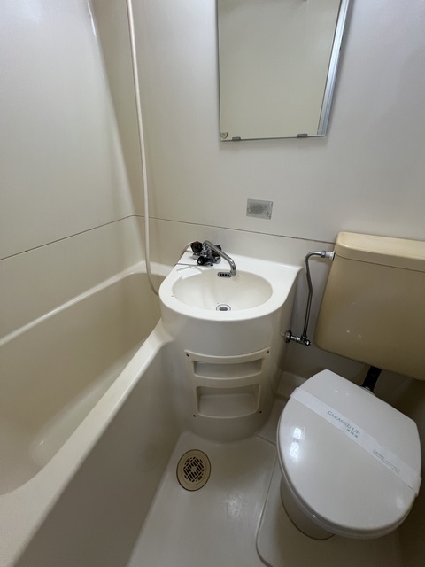 洗面設備　バスには洗面台も付いているのでお出掛け準備らくらくですね♪