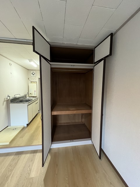 収納　押入タイプは奥行があるので、収納らくらく♪