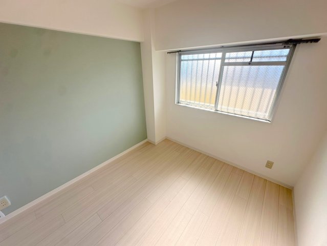 居室・リビング　落ち着いた雰囲気のこのお部屋でゆっくりお休みください。