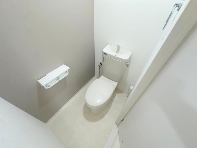 トイレ　清潔感のあるトイレは、誰もがリラックスできる空間です。