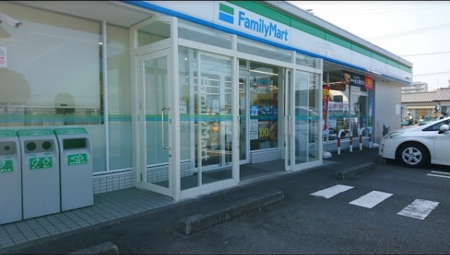 コンビニ　ファミリーマート　焼津田尻店（コンビニ）まで800m