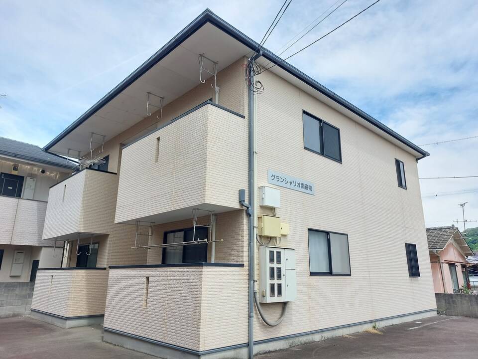 グランシャリオ南斎院の建物外観