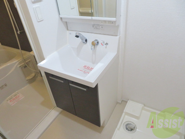 洗面設備　忙しい朝の味方、独立洗面台があるのは嬉しいですね。