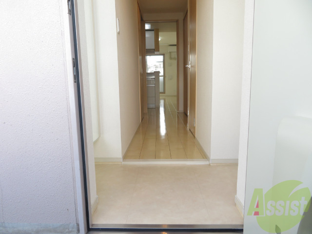 玄関　玄関です。玄関はだいぶ広い印象を受けました。