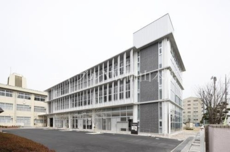 小学校　岡山市立西小学校（小学校）まで719m