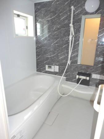 バス・シャワールーム　ゆったり過ごせるお風呂です