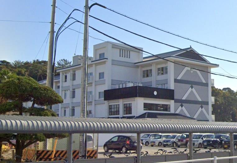 中学校　福山市立城北中学校（中学校）まで697m