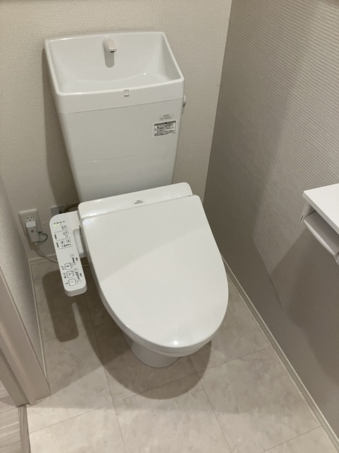 トイレ　２０３　温水洗浄暖房便座トイレ