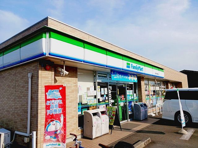 コンビニ　ファミリーマート 中島町店（コンビニ）まで700m