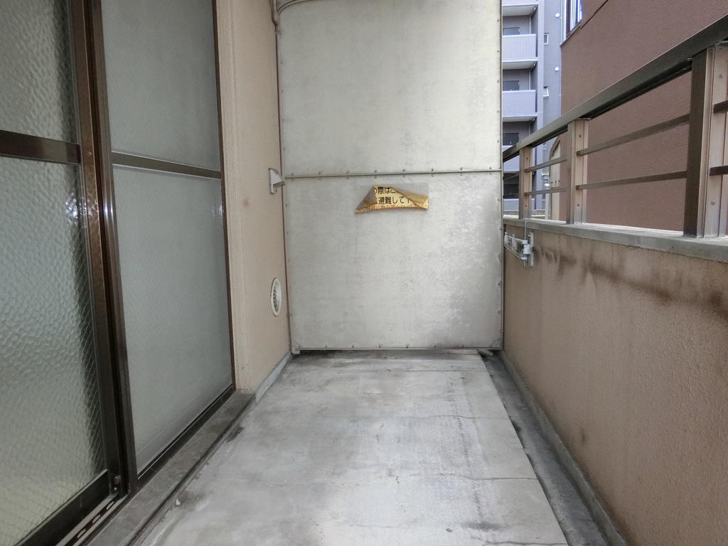 バルコニー　※写真は別のお部屋です。現況を優先させて頂きます。