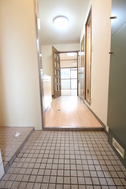 玄関　同物件別室です。