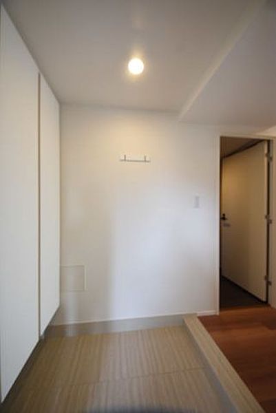 玄関　※別部屋の参考写真です。